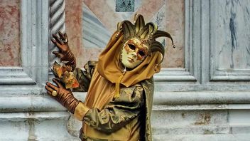 people in masks on carnival - image #333601 gratis